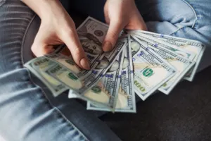 Сколько стоит доллар после утренних торгов на KASE