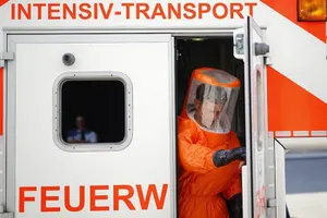Врач в Нью-Йорке исцелился от вируса Эболы