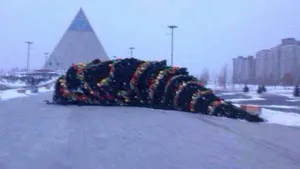 Вследствие урагана в Астане пострадали люди