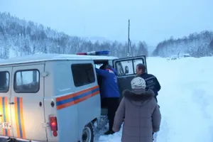 За 4 дня спасатели вызволили из снежного плена около двух тысяч человек