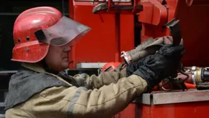 В Алматы загорелся двухэтажный частный дом