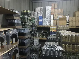 На одном из рынков Алматы изъяли 30 тысяч бутылок поддельного алкоголя