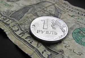 Тенге слабеет из-за российской валюты – TeleTrade