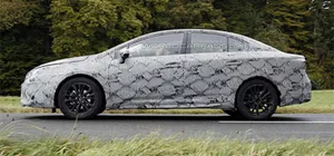 Toyota вывела на тесты новое поколение Avensis