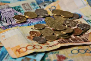Нацбанк не беспокоится за курс тенге на фоне снижения рейтинга РК