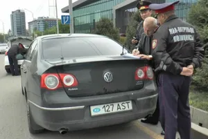 «Крутой» номер серии AST на алматинском авто оказался поддельным