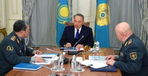 Назарбаев встретился с главами оборонных ведомств