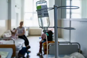 Школьный автобус врезался в контейнер в Акмолинской области