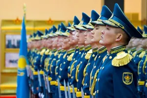 Казахстан лидирует в СНГ по зарплатам военных