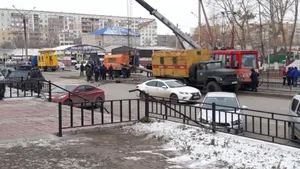 Трамвай на полном ходу снес электрическую опору в Павлодаре