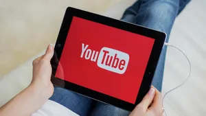 YouTube-каналы подали в суд на Apple за обучение ИИ на их видео