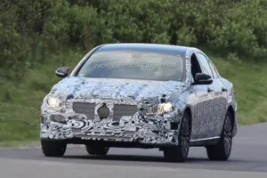 Mercedes тестирует новый E-Class