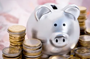 Две казахстанские девальвации отняли у населения 50% сбережений