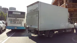 Грузовик врезался в пассажирский автобус в Алматы
