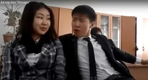 Казахстанский парень показал пример робким ровесникам (ВИДЕО)