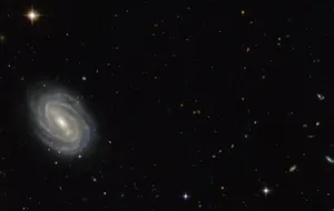 NASA показала галактику в созвездии Змеи