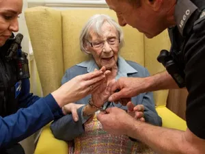 104-летнюю женщину арестовала полиция Бристоля
