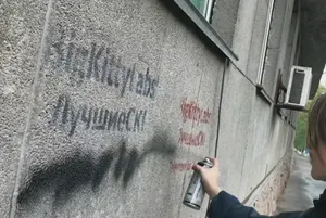 Рекламу сайтов с наркотиками уничтожают в Астане