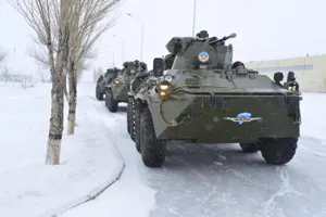 В Минобороны объяснили стягивание военной техники к столице