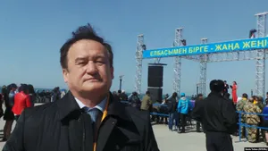 Требует исключить из Конституции статью о русском языке член партии «Ак жол»