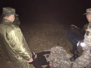 Застрявших на горе подростков 6 часов спускали вниз спасатели Риддера
