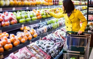 Казахстан лидирует по затратам на продукты среди стран ЕАЭС