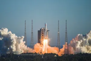 Опасность ракетных запусков для озонового слоя Земли оценили экологи