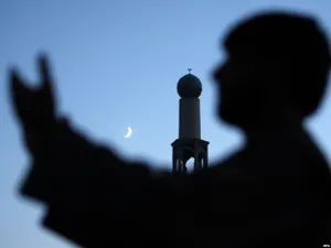Кто из казахстанских знаменитостей держит оразуЭксклюзив
