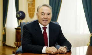 Нурсултан Назарбаев поздравил Франсуа Олланда