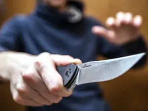 Двоих парней порезали в Актау сегодня утром