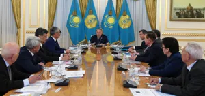 Президенту Казахстана представили проект казахского алфавита на латинской графике