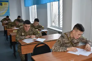 На сложности при поступлении в военные вузы жалуются казахстанцы