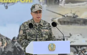 Токаев поздравил казахстанцев с Днем защитника Отечества
