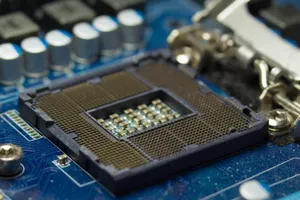 Нехватку чипов до 2024 года прогнозируют в Intel