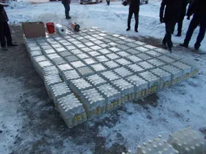 Россияне пытались незаконно провезти в Казахстан 720 бутылок водки