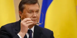 Спешный отъезд Януковича из Межигорья сняли на видео