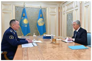 Токаев принял министра обороны Даурена Косанова