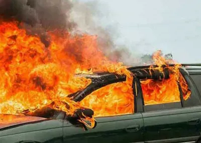 Восемь человек пострадали при возгорании автомобиля в Актау