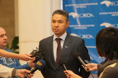 Правительство игнорирует запросы депутатов-акжоловцев