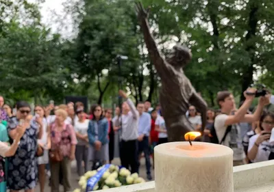 Небо плакало – как открывали мемориал Денису Тену в Алматы
