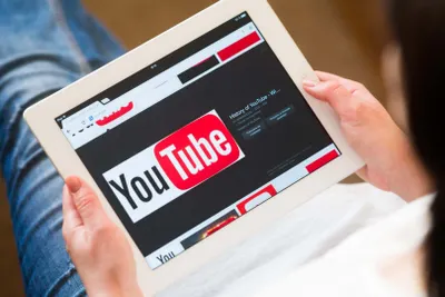 YouTube находит и удаляет ИИ-видео с блогерами