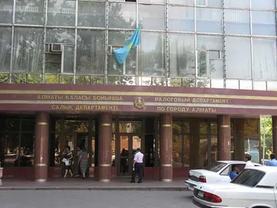 Более 1,2 тыс. алматинцев не могут покинуть страну из-за долгов