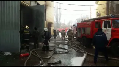 В Алматы загорелся цех на Джандосова Саина
