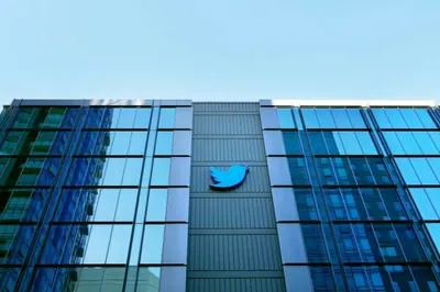СтоимостьTwitter снизилась вдвое после покупки компании Илоном Маском