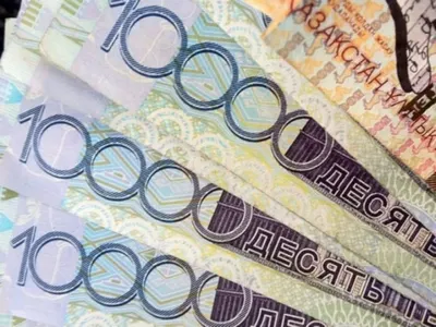 Вечерняя сессия KASE: курс доллара – 241,61 тенге. Курс НБ на праздники – 237 тенге за доллар