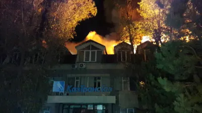 Большой пожар произошел в Жетысуском районе Алматы