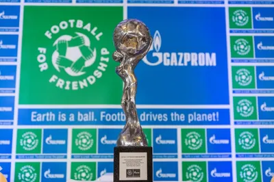 ФК «Ливерпуль» получил Кубок «Девяти ценностей»