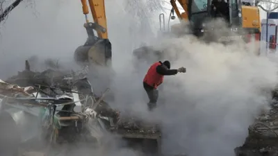 Из-за прорыва теплотрассы перекрыто движение в центре Алматы