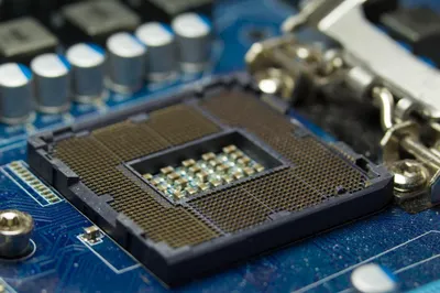Нехватку чипов до 2024 года прогнозируют в Intel