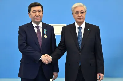 Токаев поблагодарил Кошанова и отметил заслуги Amanat